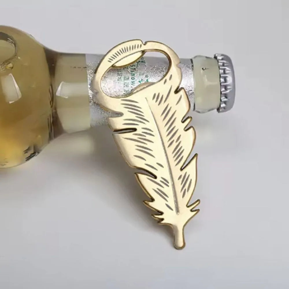 Goldener Flaschenöffner – Federdesign 10x4.2cm