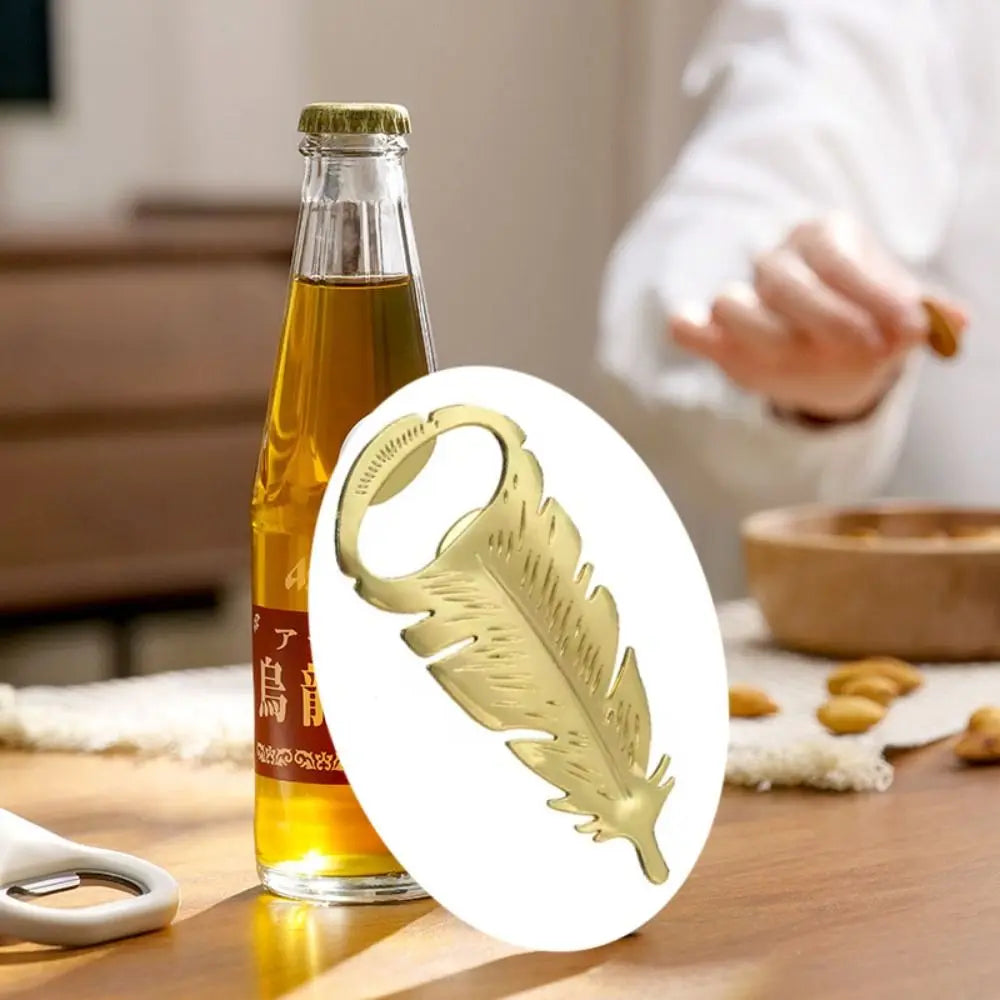 Goldener Flaschenöffner – Federdesign 10x4.2cm