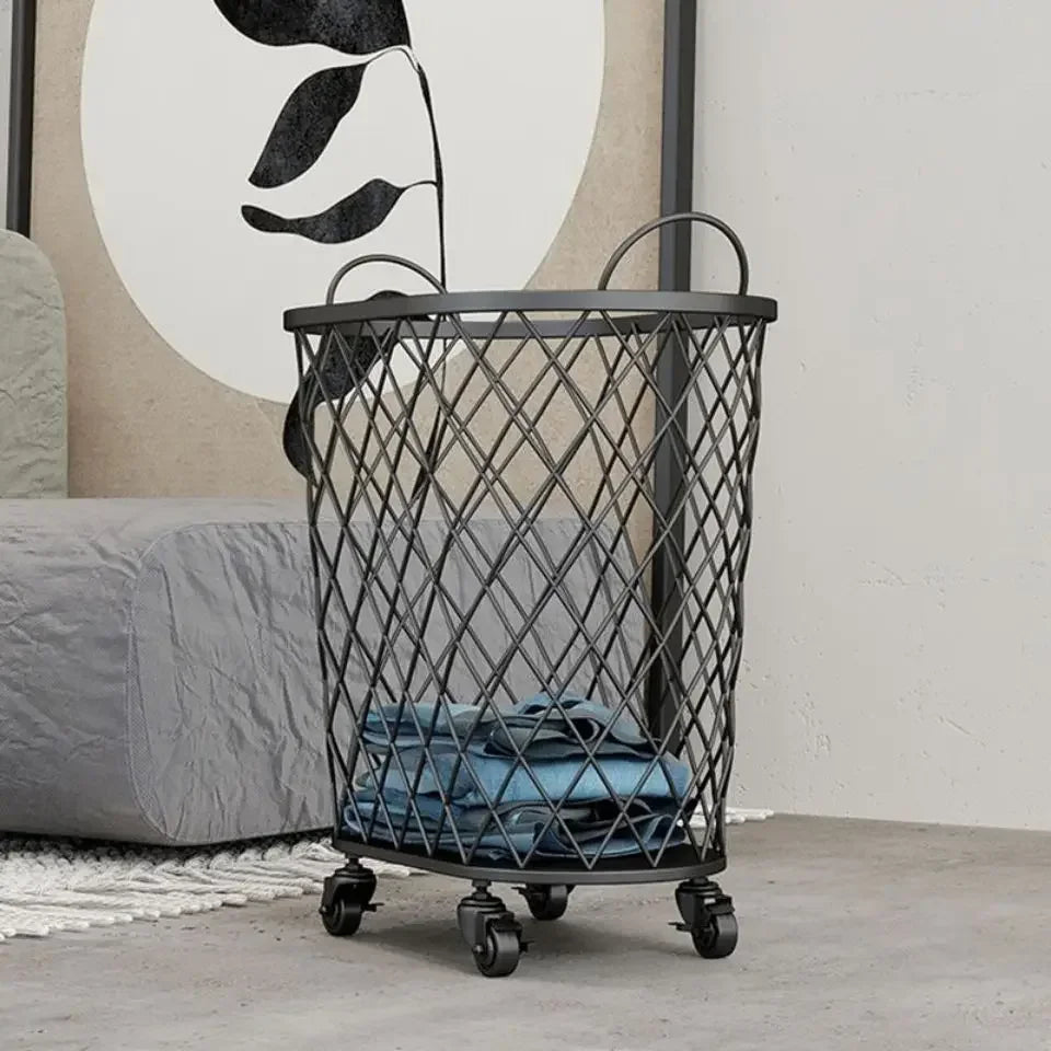 Goldener Wäschekorb mit Rollen – Modernes Design