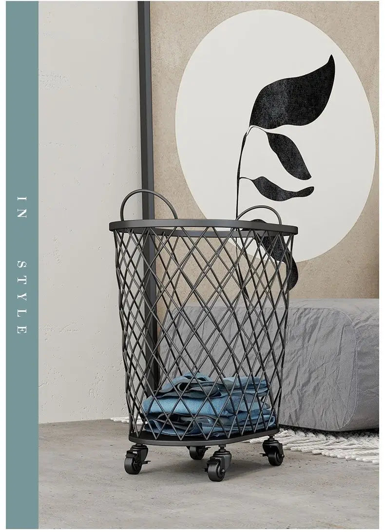 Goldener Wäschekorb mit Rollen – Modernes Design