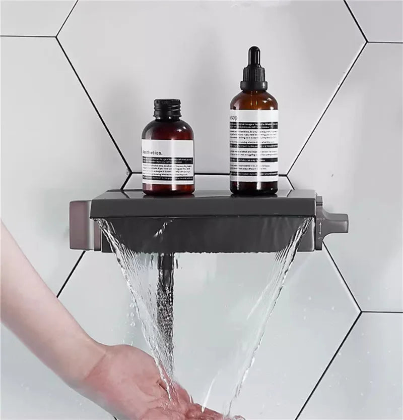 Goldenes Badezimmer-Set – Messing Wasserfall Wandmontage