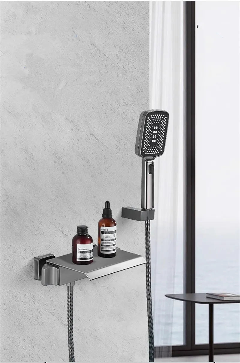 Goldenes Badezimmer-Set – Messing Wasserfall Wandmontage