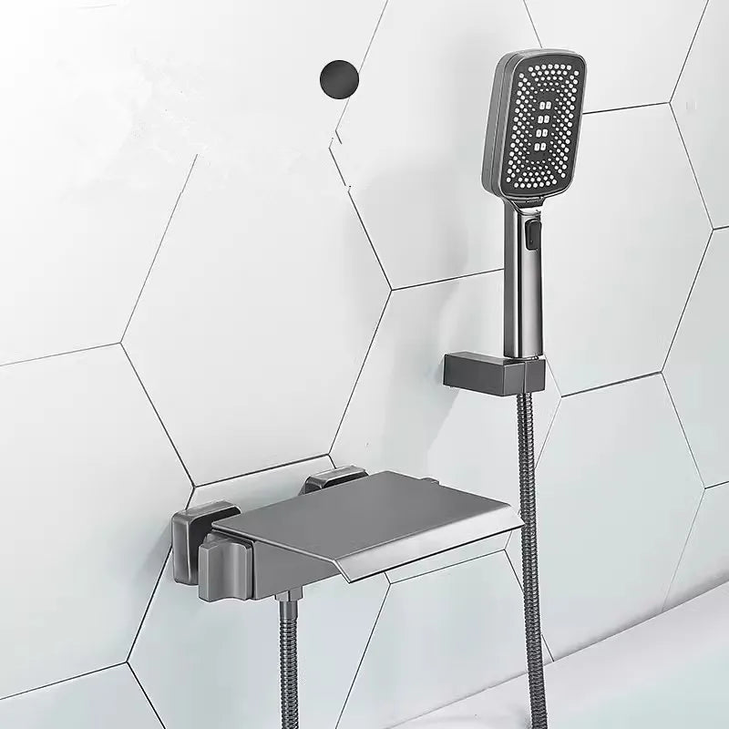 Goldenes Badezimmer-Set – Messing Wasserfall Wandmontage