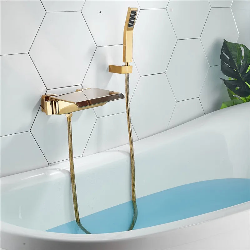 Goldenes Badezimmer-Set – Messing Wasserfall Wandmontage
