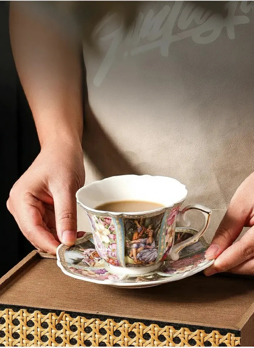 Goldgesäumte Porzellantasse – Western Stil mit Tablett