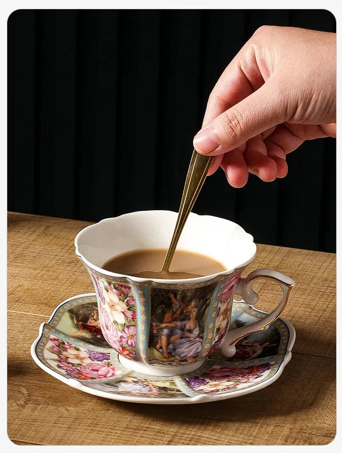 Goldgesäumte Porzellantasse – Western Stil mit Tablett