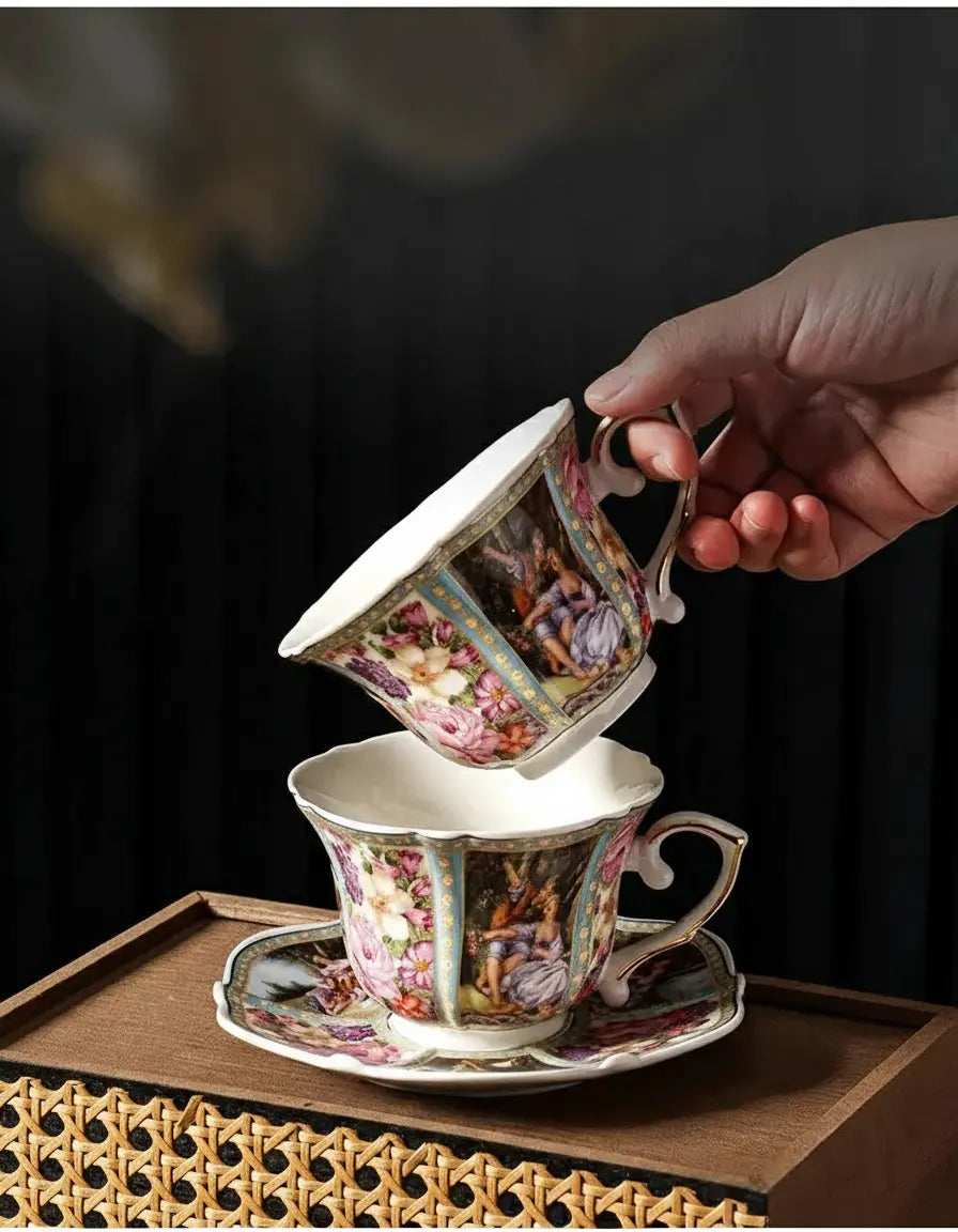 Goldgesäumte Porzellantasse – Western Stil mit Tablett