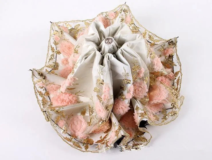 Doppellagiger Spitzen-Schirm – Elegantes Blumendesign