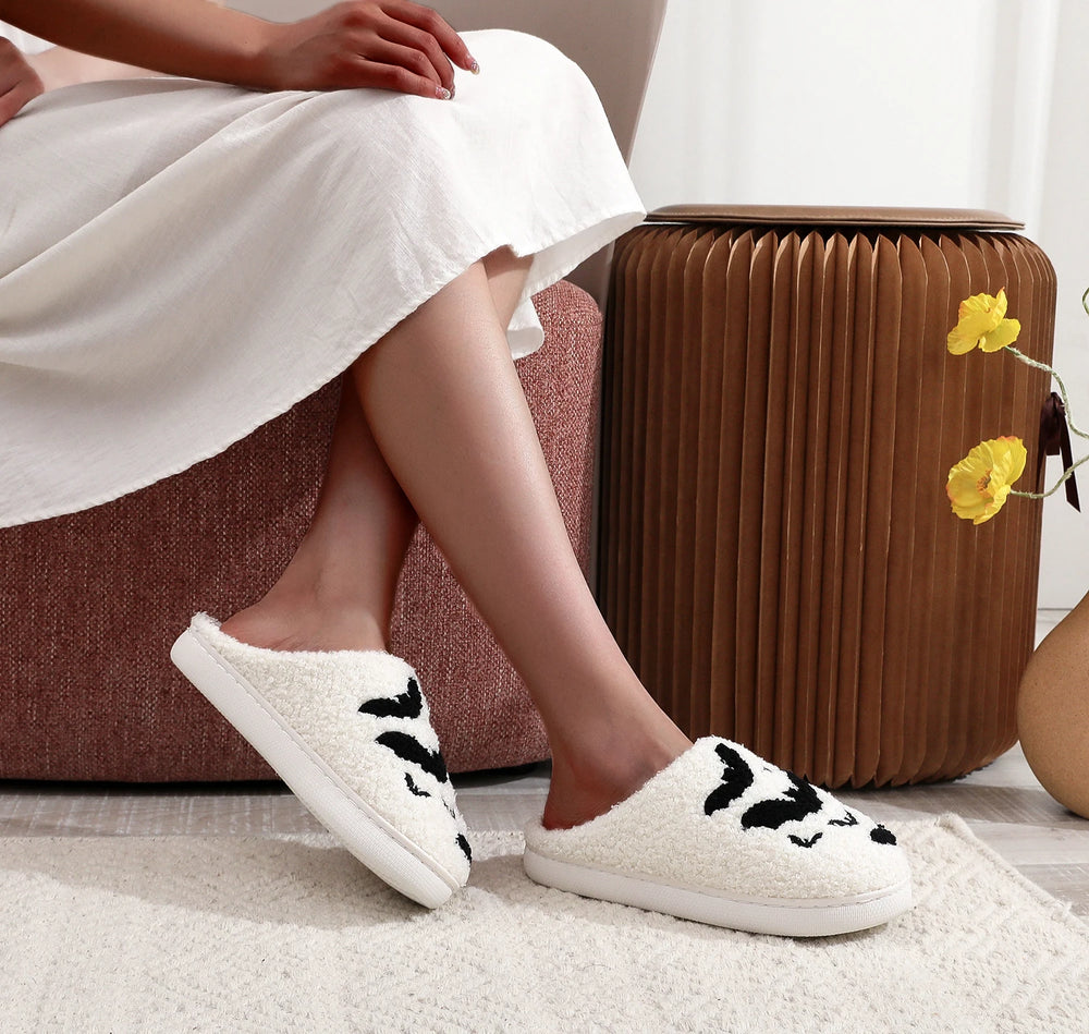 Halloween-Fledermaus-Pantoffeln – Plüschstickerei Innenkomfort