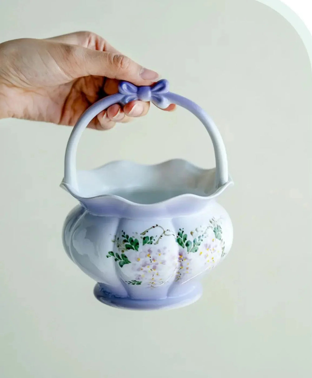 Handbemalte Keramikvase im Landhausstil mit Wisteria-Design, 12.8x15.6cm, mehrfarbig