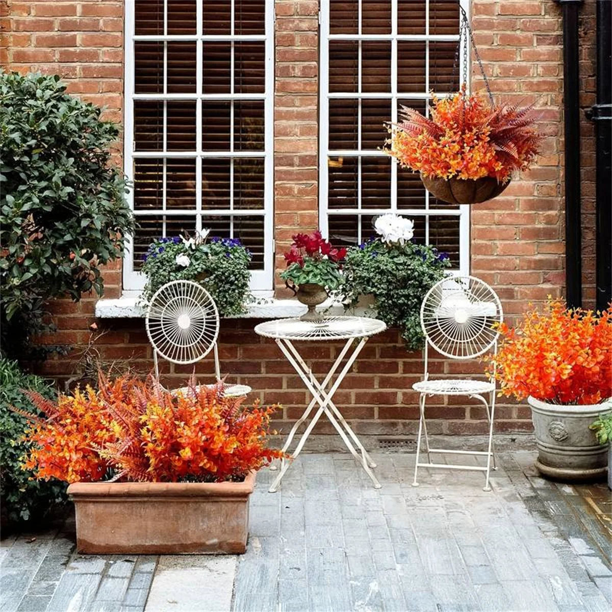 Herbstliches Kunstblumen-Arrangement – rustikale Blätter