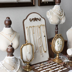 Holz Schmuckständer – Klassisches Portraitmodell