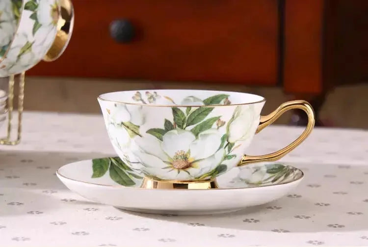 Kaffeetassen-Set – Retro Blumenmuster, Bone China