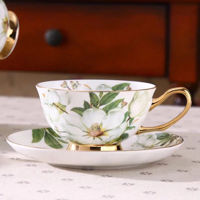 Kaffeetassen-Set – Retro Blumenmuster, Bone China