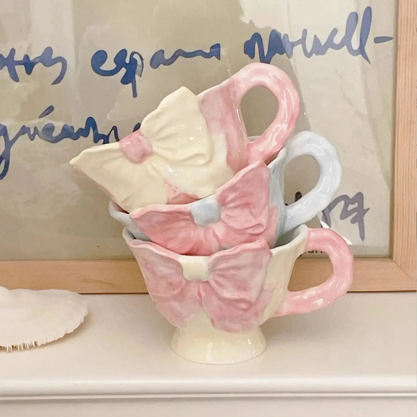 Keramik Kaffeetasse – Handbemaltes Schleifen-Design – 180ml