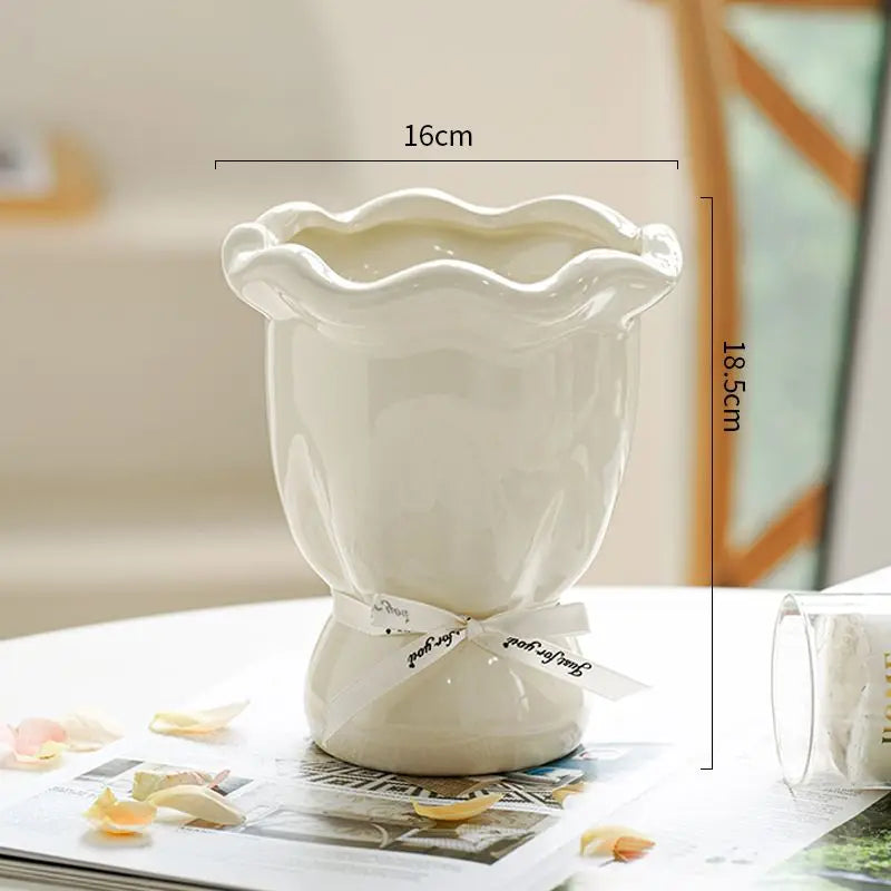Keramik Vase – Modernes Keramikdesign – Boden eingesetzt