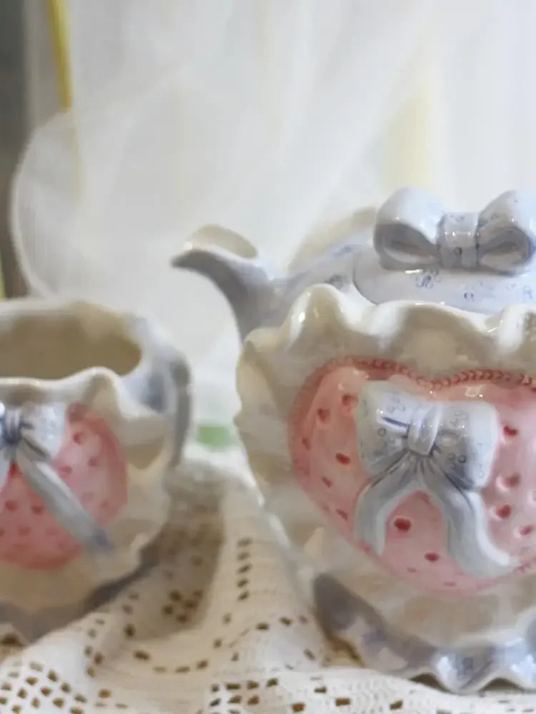 Keramik Vintage Teekanne – Rosa Liebe für die Küche