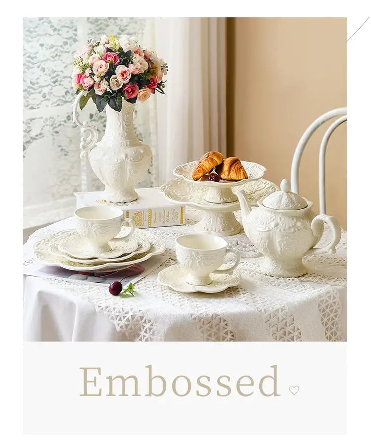 Keramikrelief-Teekanne – Elegantes Porzellan-Set