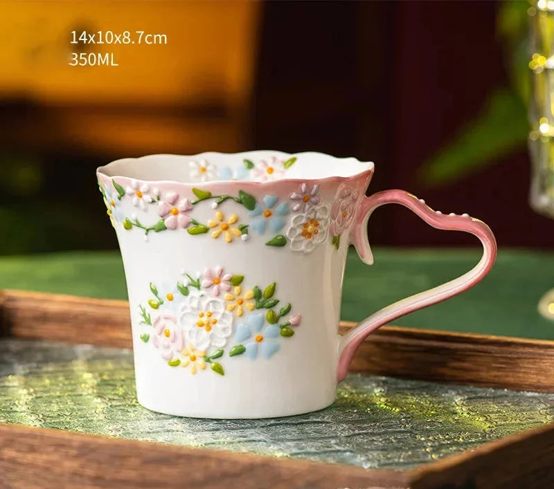 Keramiktasse – Exquisites Kamelien-Design 350ml