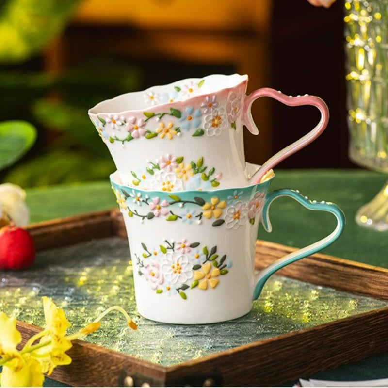 Keramiktasse – Exquisites Kamelien-Design 350ml