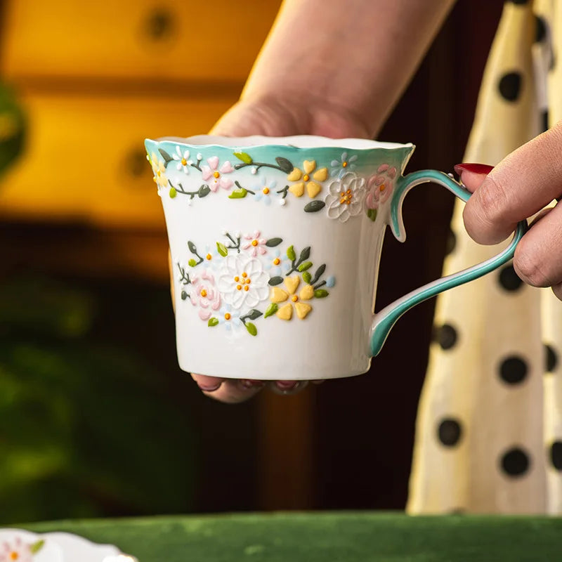 Keramiktasse – Exquisites Kamelien-Design 350ml