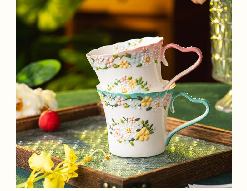 Keramiktasse – Exquisites Kamelien-Design 350ml