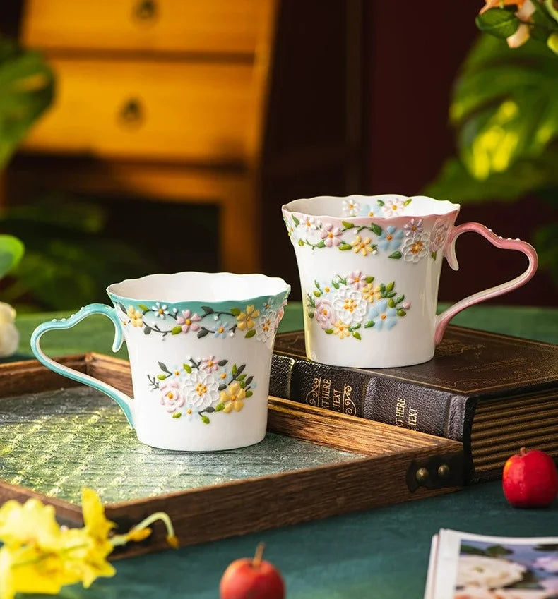 Keramiktasse – Exquisites Kamelien-Design 350ml