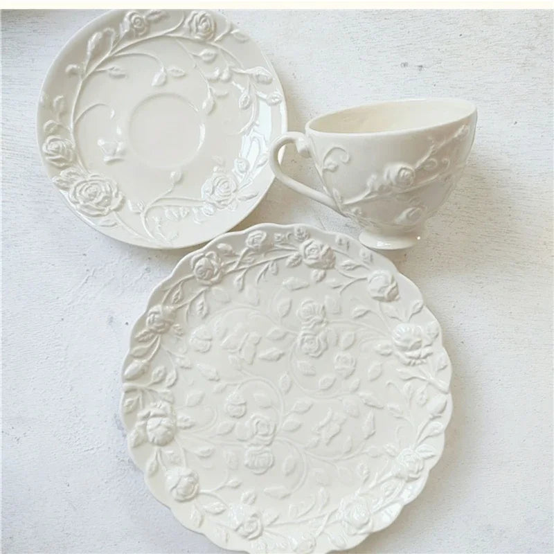 Keramiktasse mit Relief – Europäischer Stil mit Unterteller