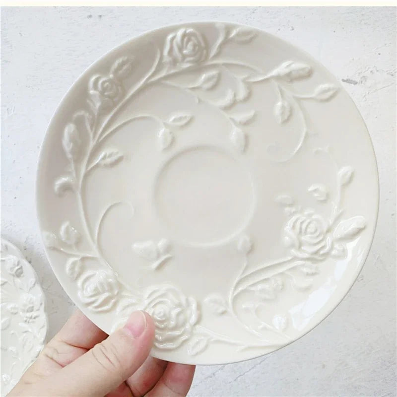 Keramiktasse mit Relief – Europäischer Stil mit Unterteller