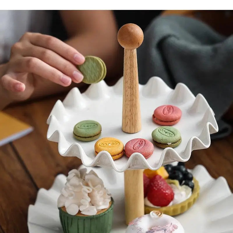 Keramikteller – Modernes Design mit Holzständer