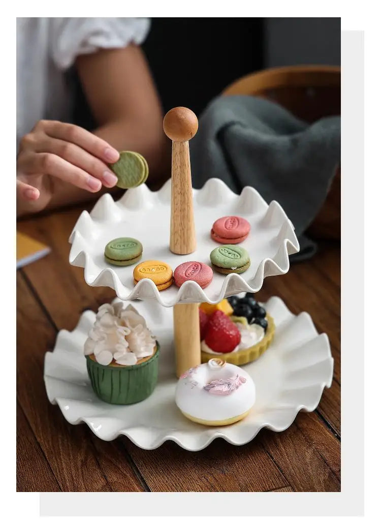 Keramikteller – Modernes Design mit Holzständer