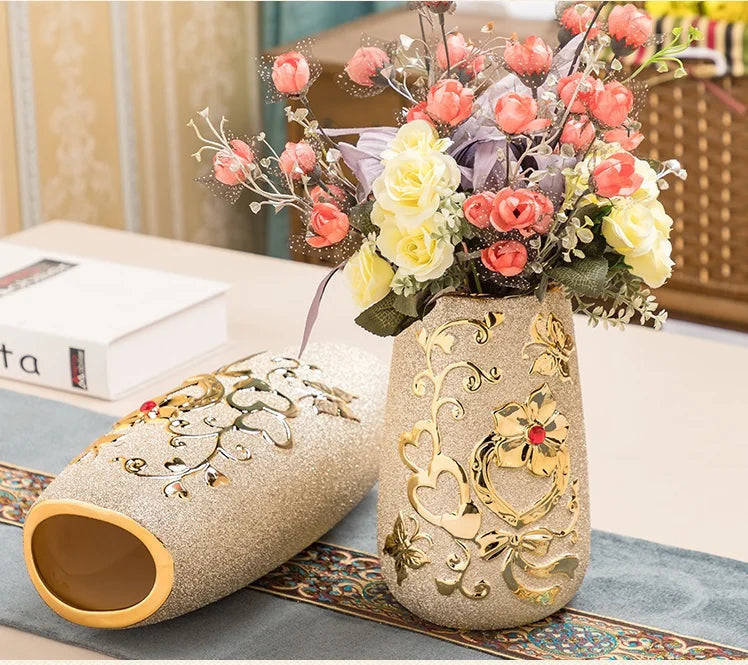 Goldene Keramikvase im europäischen Stil ohne Blumen