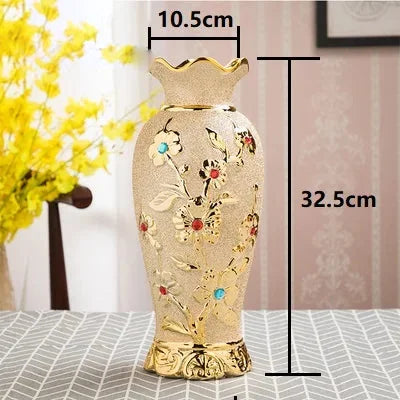 Goldene Keramikvase im europäischen Design für Dekoration