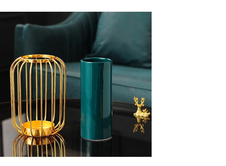 Keramikvase – Modernes Metallgestell – Wohnzimmereinrichtung