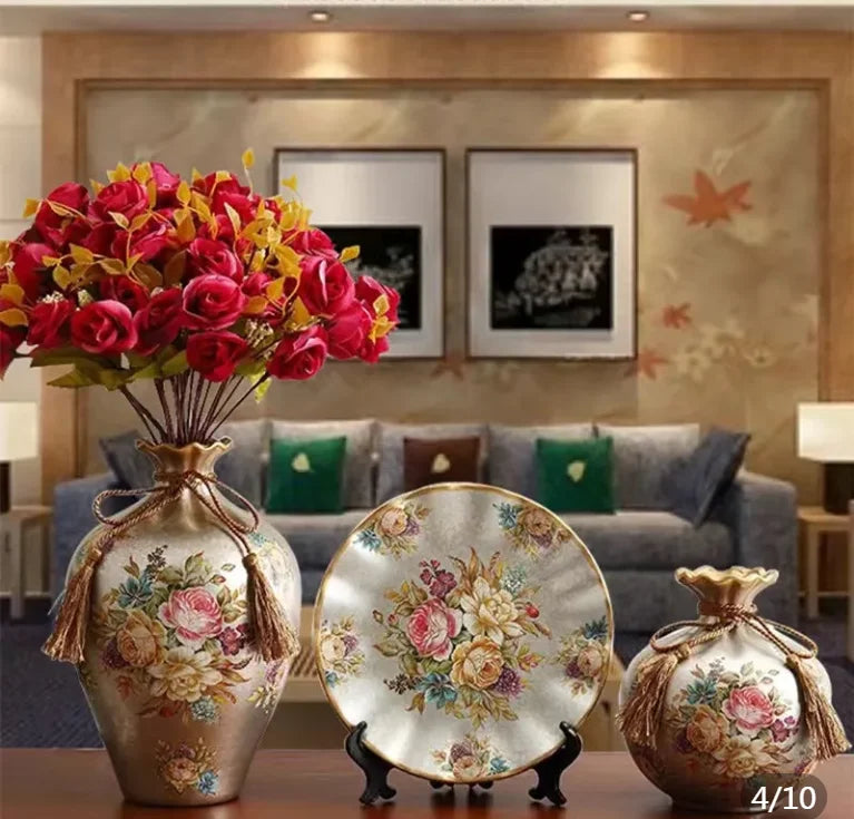 Set aus drei eleganten Keramikvasen im europäischen Stil für Tischdeko