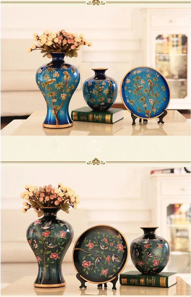 Set aus drei Keramikvasen im europäischen Stil, Farbvarianten A bis E