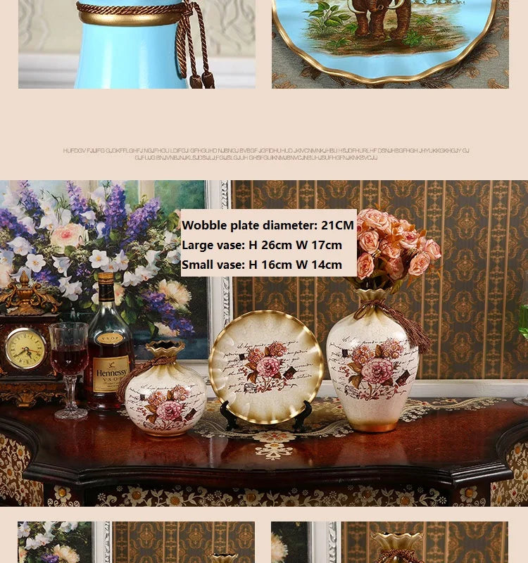 Dreiteiliges Set aus weissen Keramikvasen im traditionellen Stil für Wohnräume