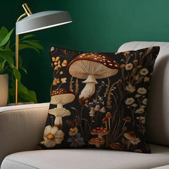 Dekorativer Kissenbezug Squirrel Mushroom aus Kurzplüsch Polyester, zweiseitig, in Grösse 45x45 cm