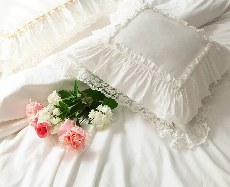 Kissenbezug aus 100% Baumwolle in Weiss, 80x60 cm mit handgefertigter Spitze