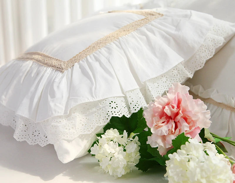 Kissenbezug in Beige aus 100% Baumwolle, Grösse 45x45 cm bis 80x60 cm, mit Spitzenrüschen