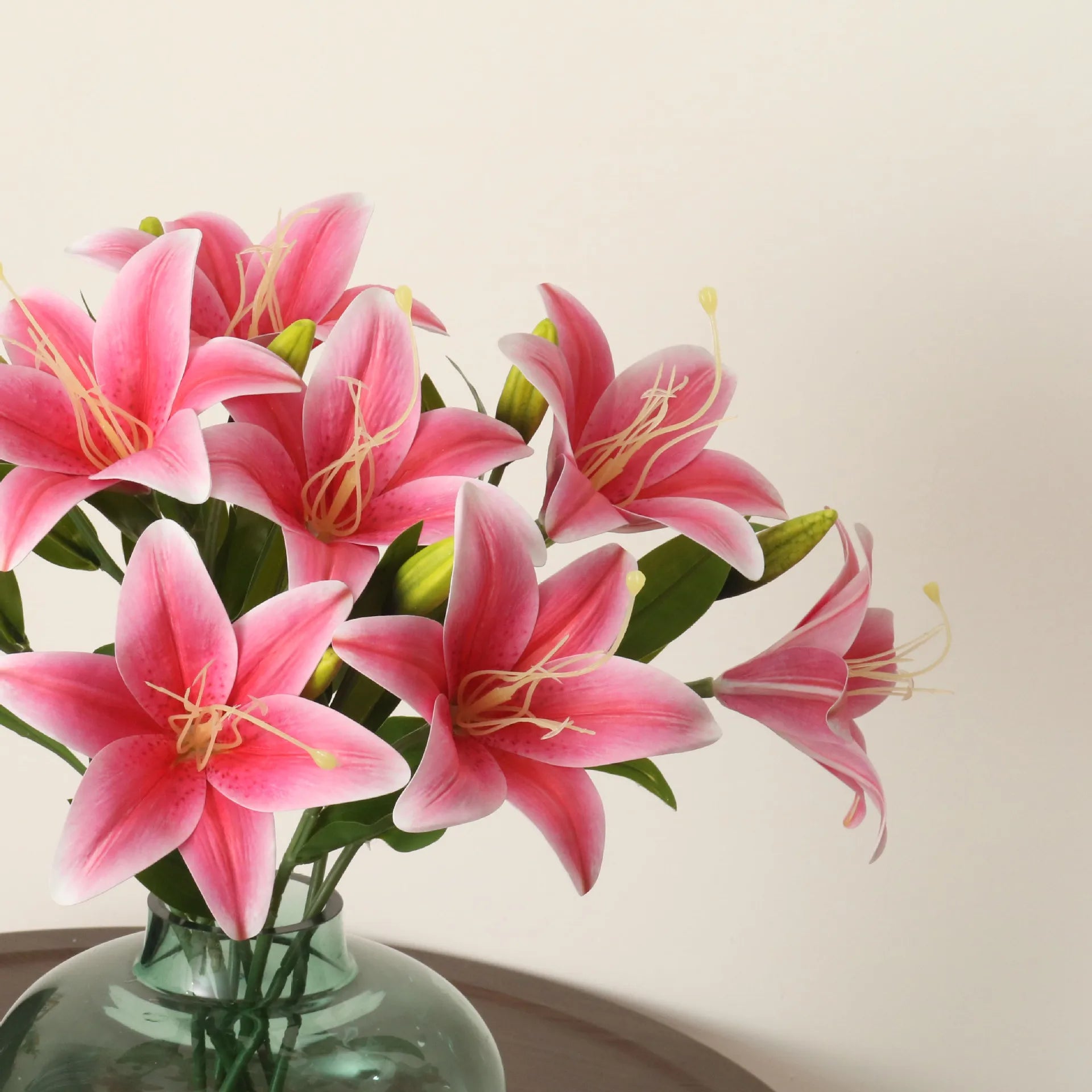 Künstliche Lilie – Elegantes PVC Design – 50cm Länge