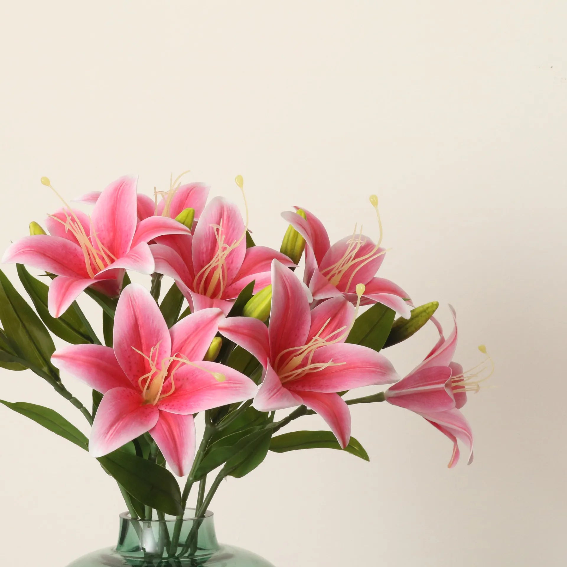 Künstliche Lilie – Elegantes PVC Design – 50cm Länge