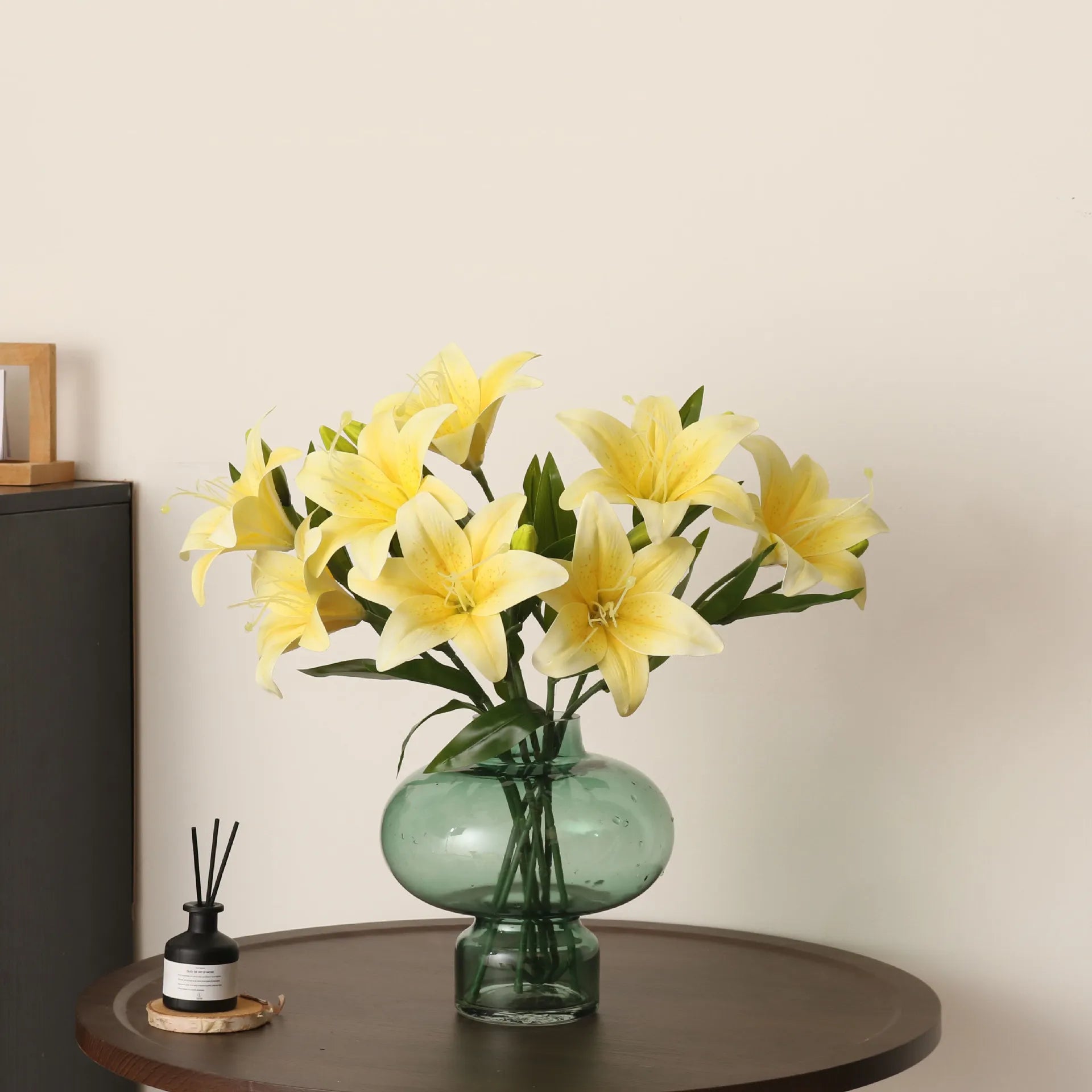 Künstliche Lilie – Elegantes PVC Design – 50cm Länge