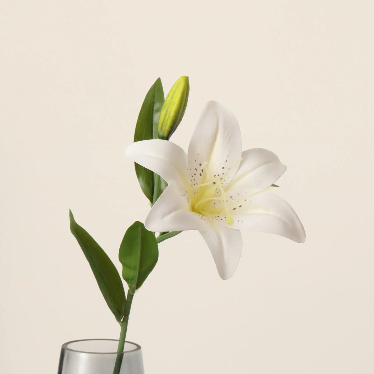 Künstliche Lilie – Elegantes PVC Design – 50cm Länge