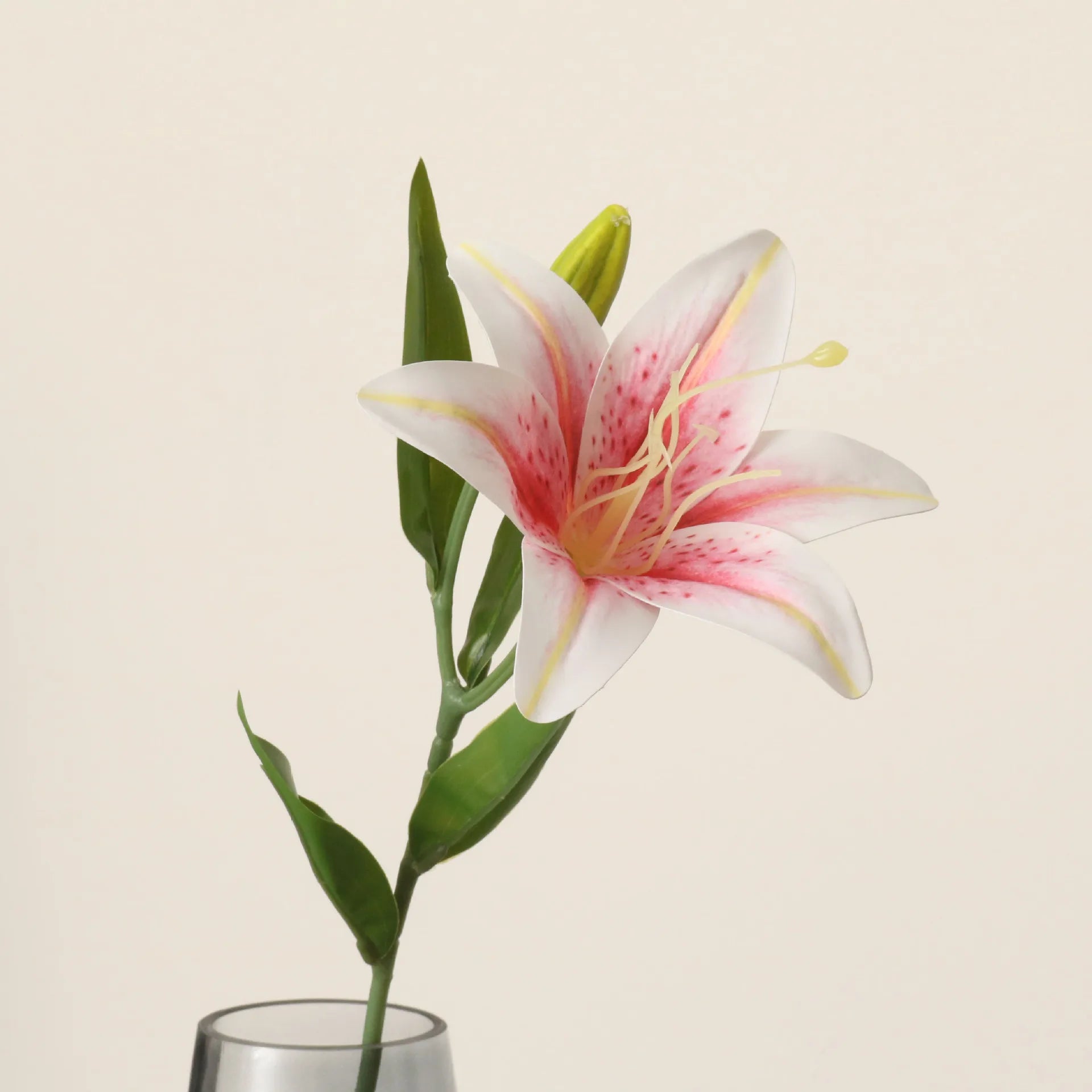 Künstliche Lilie – Elegantes PVC Design – 50cm Länge