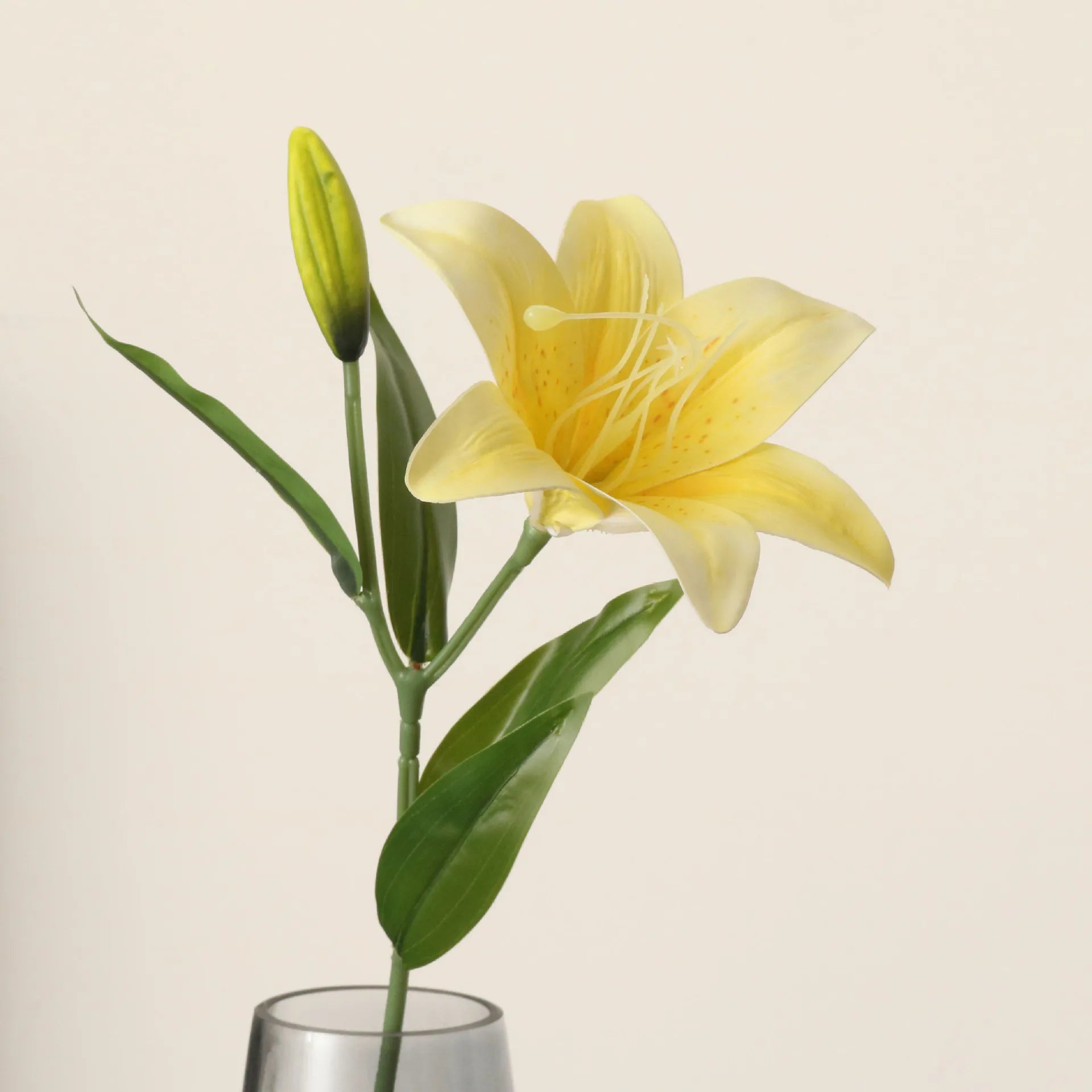Künstliche Lilie – Elegantes PVC Design – 50cm Länge
