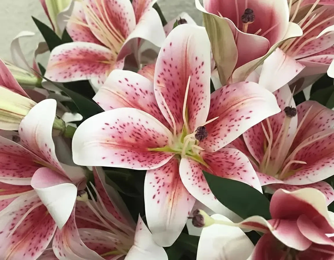 Künstliche Lilienblumen – Europäisches Seidendesign – Für Wohn-Deko