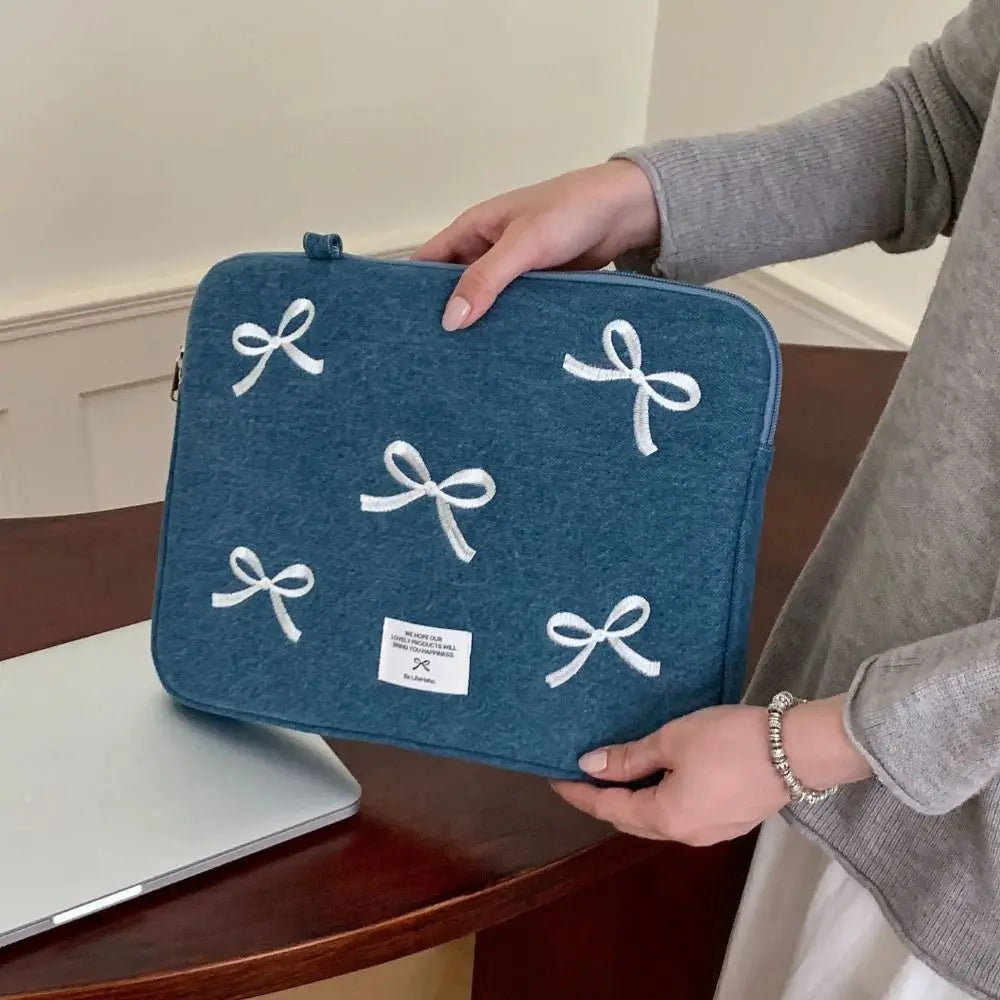 Laptoptasche – Denim-Stickerei – Stossfest