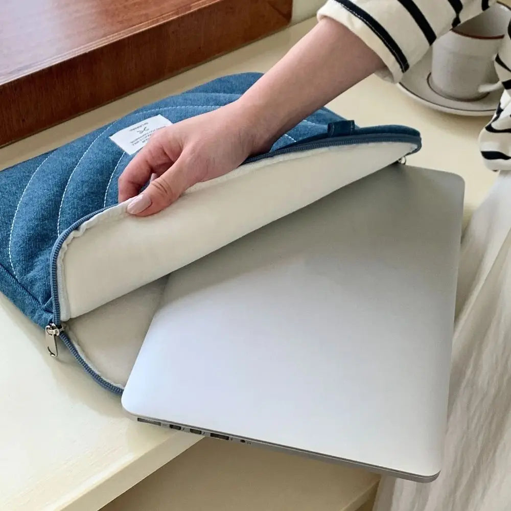 Laptoptasche – Denim-Stickerei – Stossfest