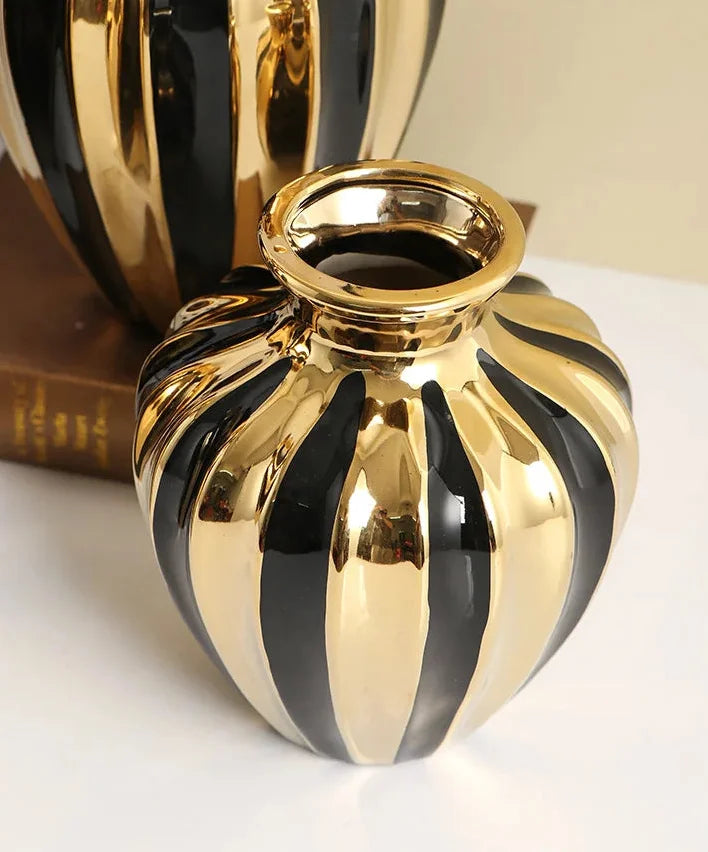 Elegante weisse Keramikvase in modernem Design für Wohnzimmer, Grösse M